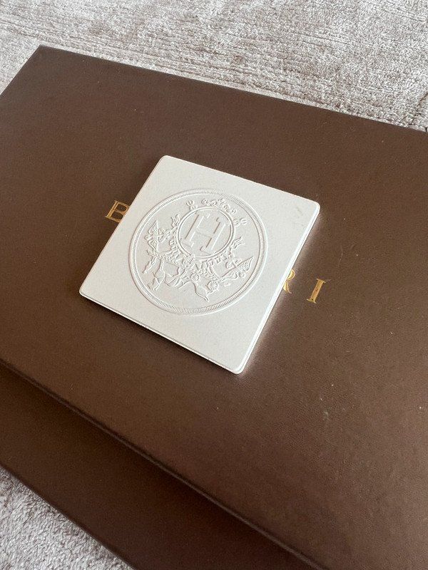 Hermès Parfum & Eau de Toilette: Carré poreux à parfumer Hermès "Jour d'Hermès" – Neu (gemäss Beschreibung) aus Lausanne von Stephaniesdressing 4