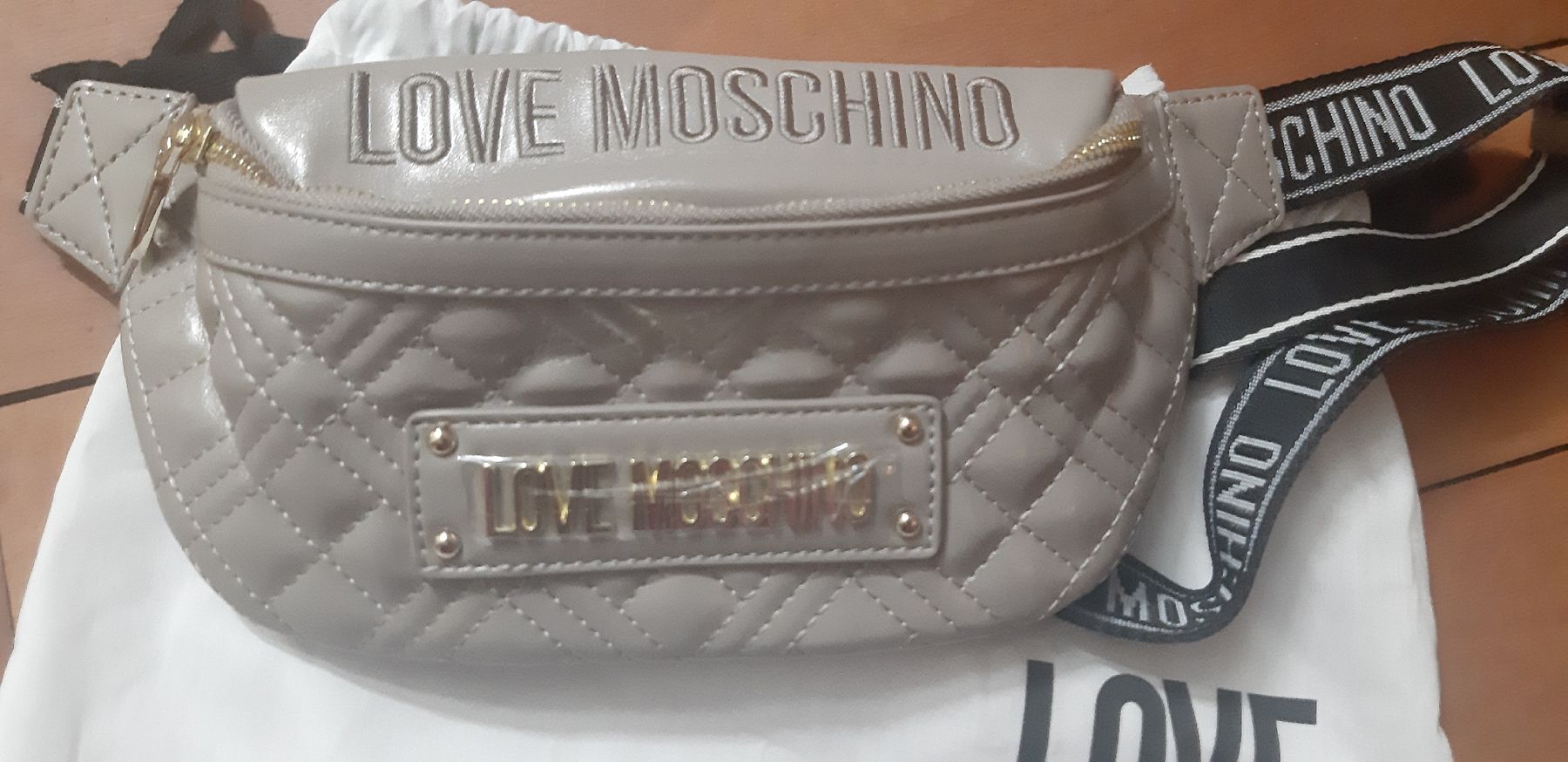 Moschino Borse da donna: MOSCHINO LOVE Tasche - taupe- – Nuovo e nell'imballaggio originale da Zürich venduto da Venecia25 5