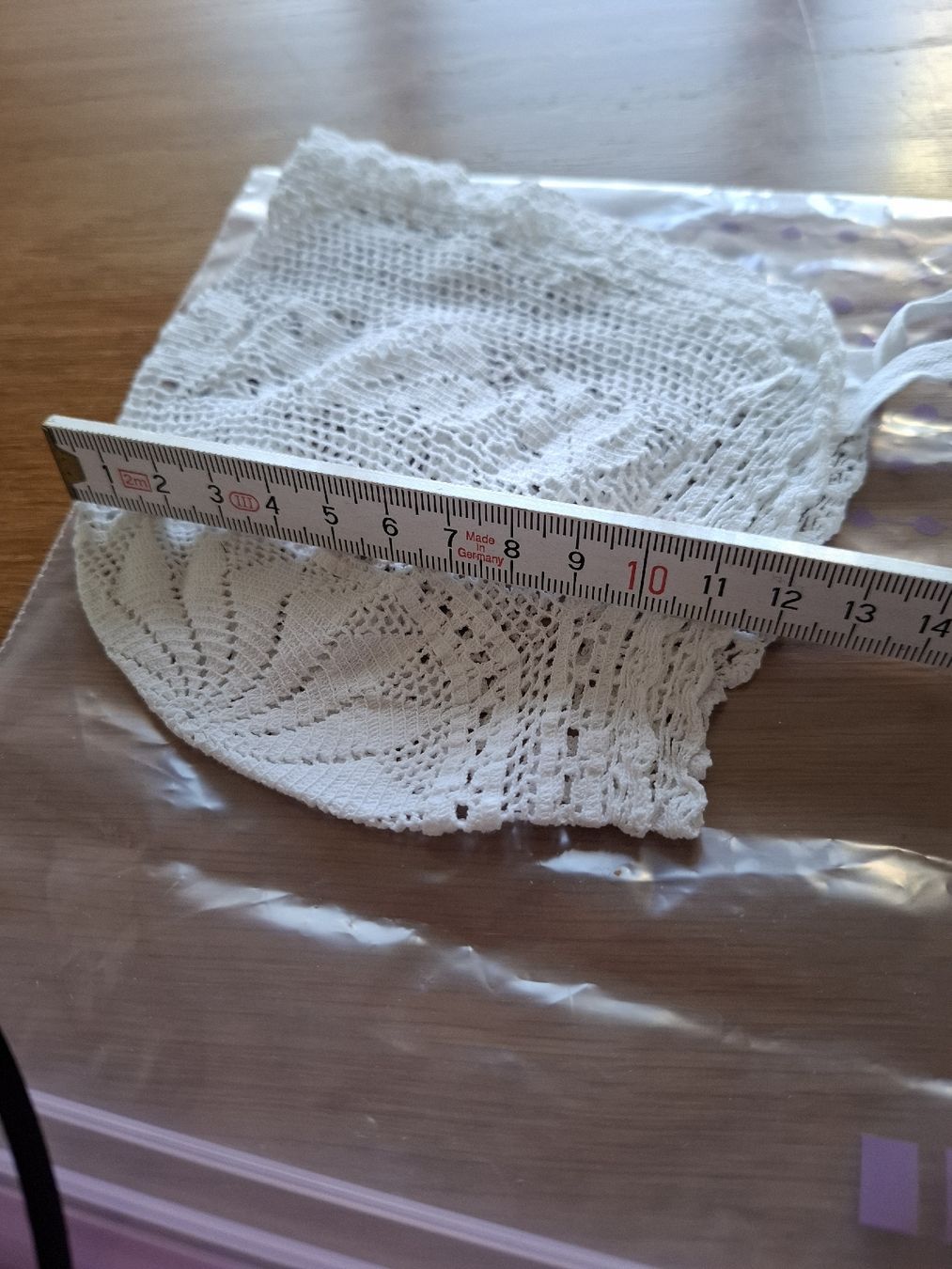 Berretti & Sciarpe: Süsses Baby Häubchen  Spitze – Usato da Thun venduto da kw50 3