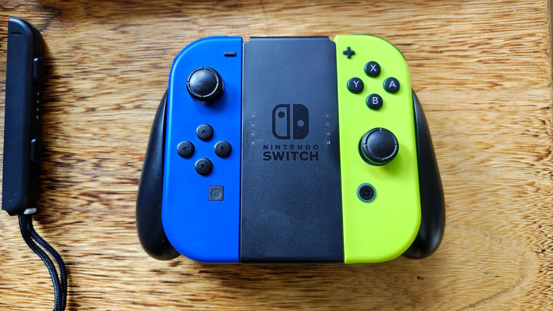Nintendo Consoles: Nintendo Switch Bundle – 8 Spiele, Pro Controller, 4 Joy-Con – D'occasion à Zürich par chensey 3