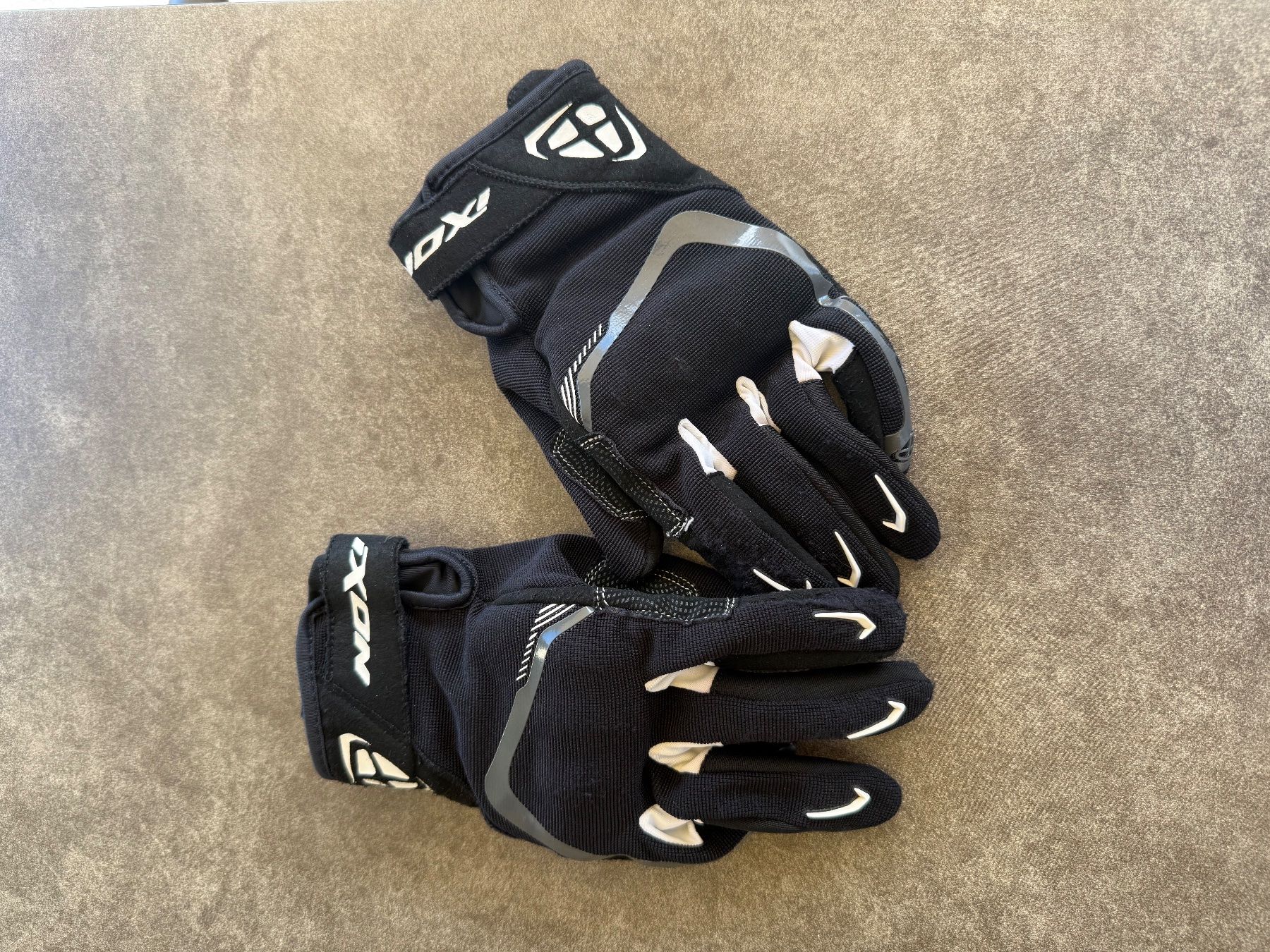 Ixon Guanti & manicotti: Gants moto IXON, taille M – Usato da St-Léonard venduto da chr_27y2 2