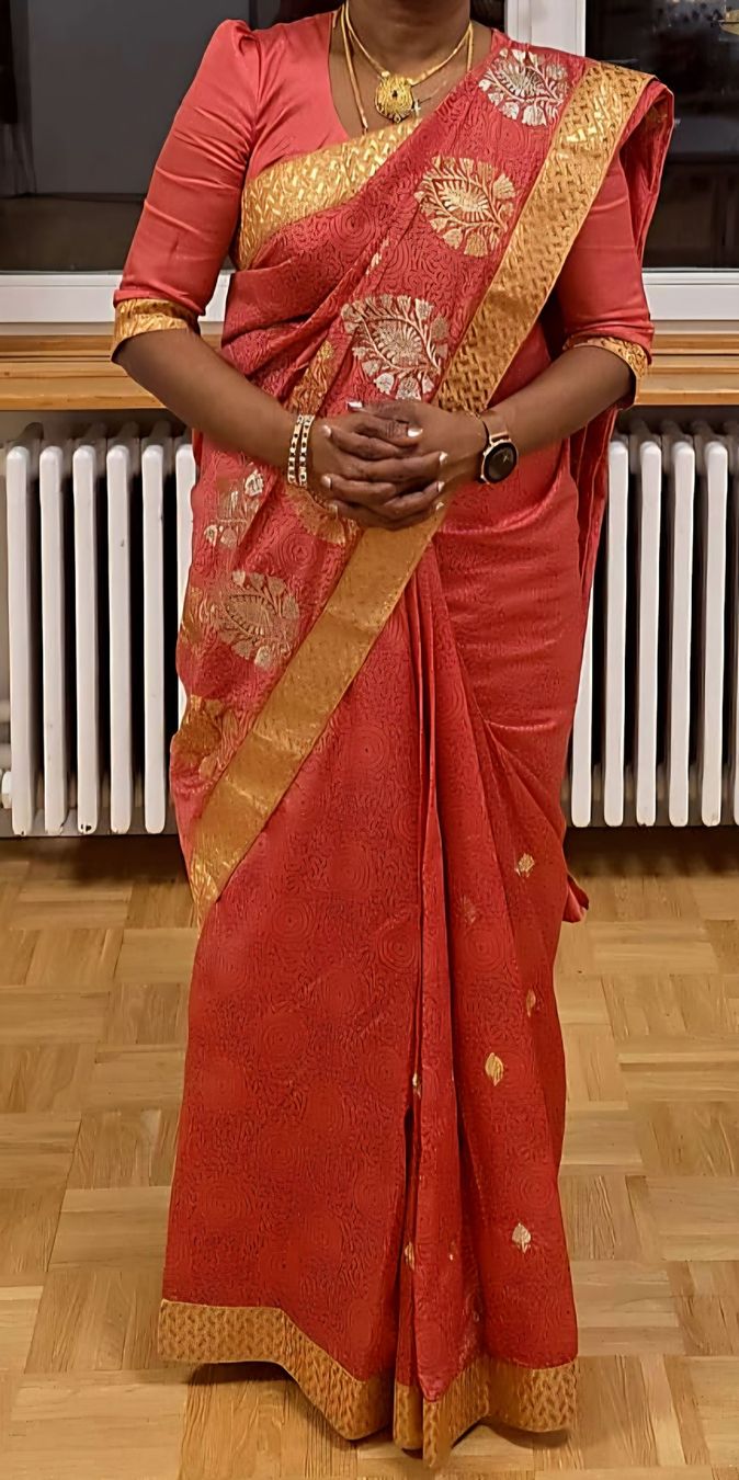 Tessuti: Elegantes Altrosa farbe  Sari mit Goldmuster ,MIT Bluse – Usato da Bern venduto da mahilini