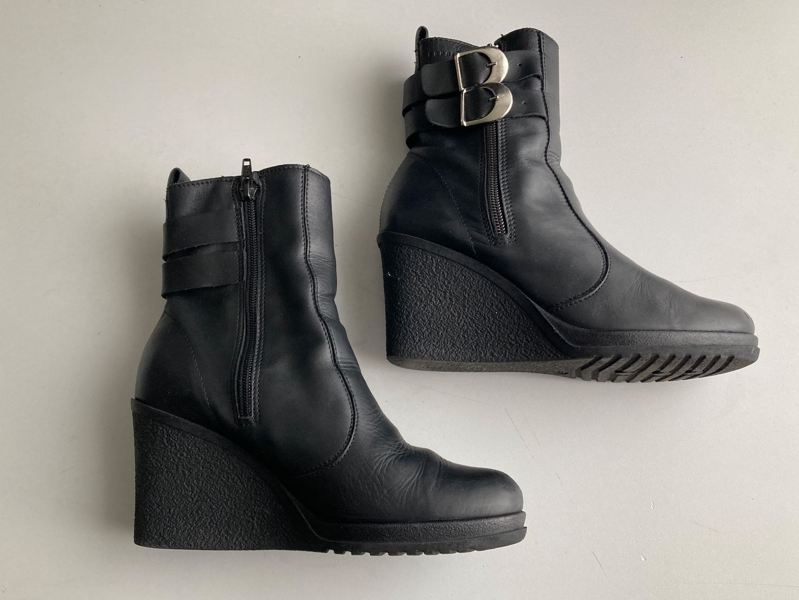 Esprit Scarpe da donna: ESPRIT Leder Keilstiefeletten Gr. 37 – Usato da Küsnacht ZH venduto da PLZoll 3