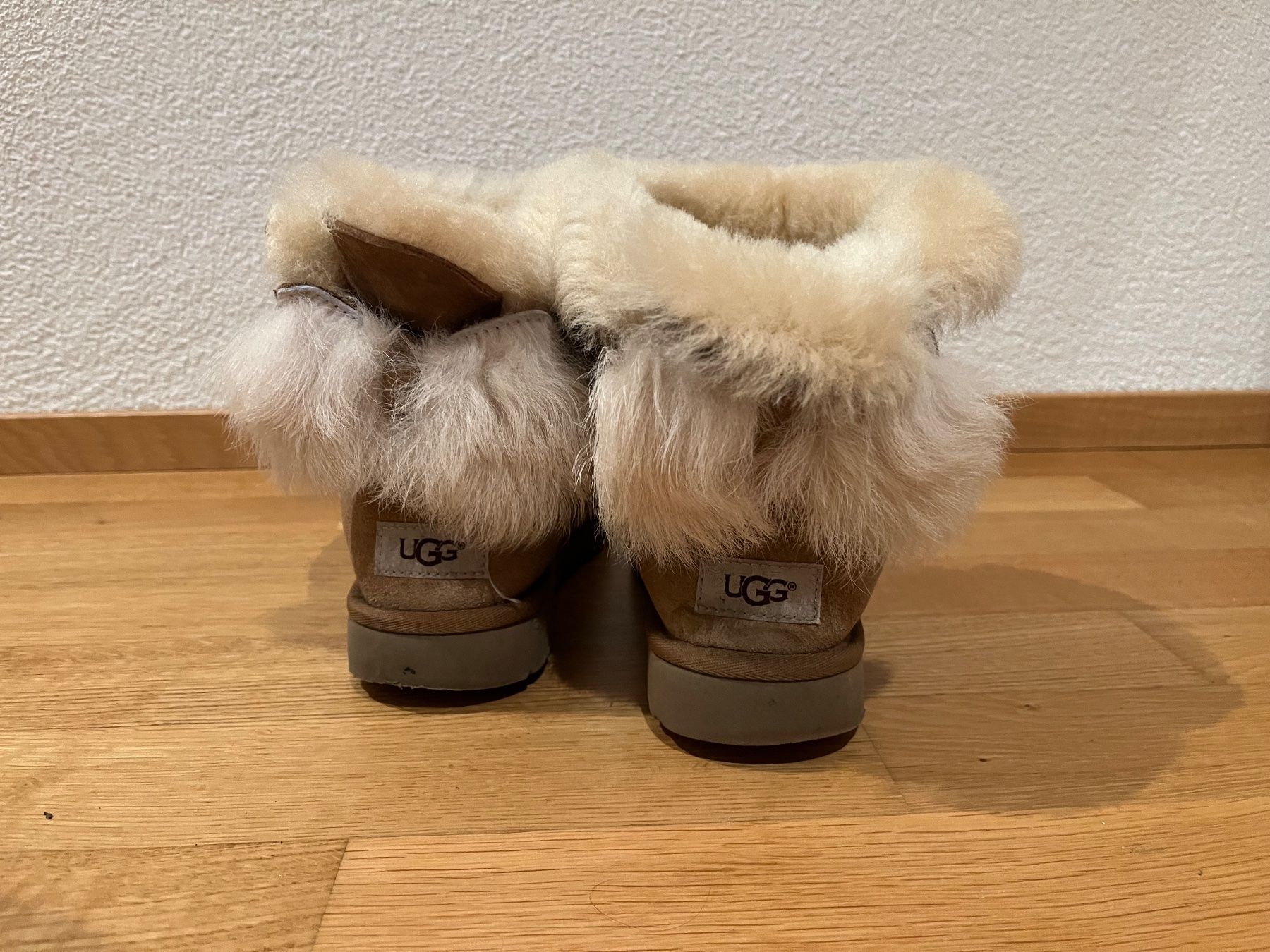 Ugg Scarpe da donna: Ugg Boots Mini mit Bow camel-braun Gr38 – Usato da Wollerau venduto da bri_s9qv 1