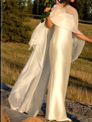 Robe blanche avec cape – Taille S