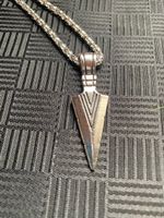 Silberfarbige Pfeilspitze Halskette – Zeitloser Schmuck!