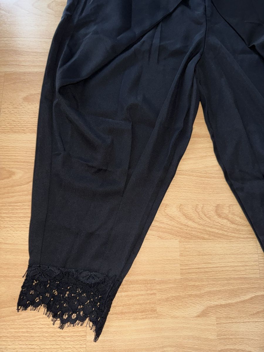 Hosen: Schwarze Haremshose mit Spitze, Grösse S, neu! – Neu (gemäss Beschreibung) aus arbon von auri4 1