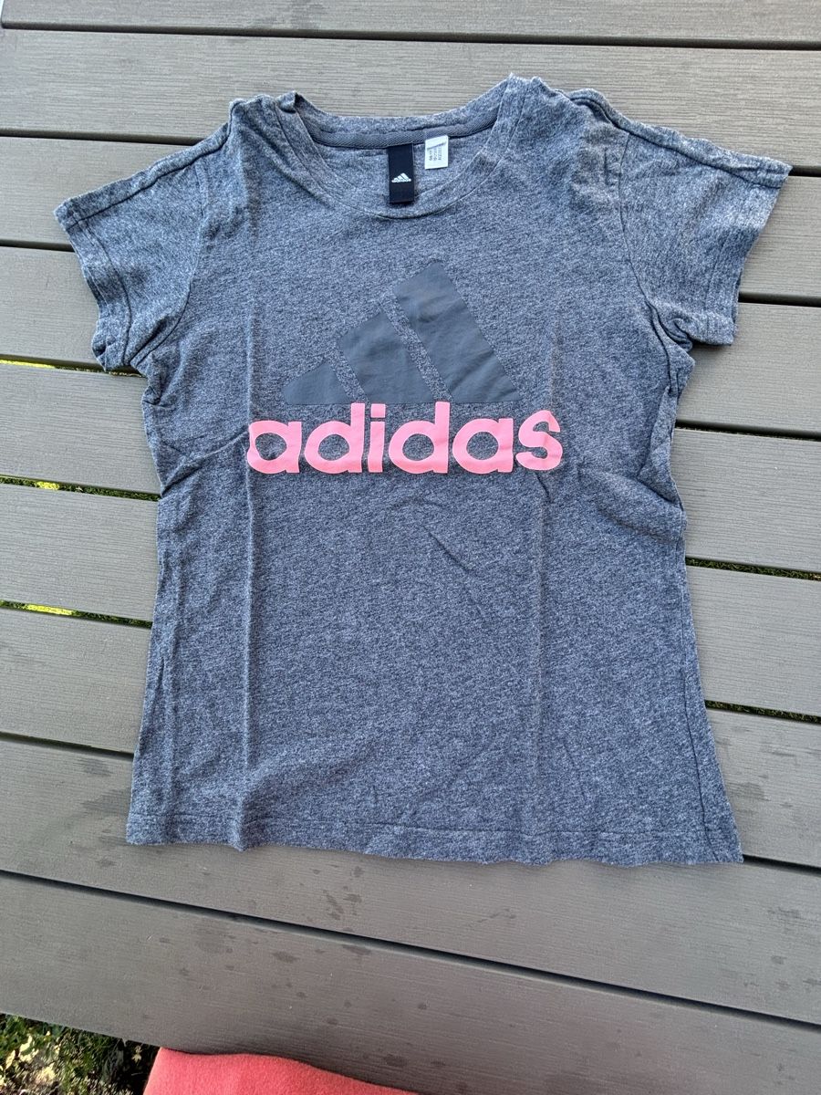 Adidas T-shirts: Adidas Tshirt M – D'occasion à Kesswil par Branca-01 6