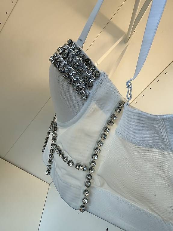 Top: Bustier blanc orné de strass  Taille S  État neuf – Nuovo (secondo la descrizione) da Biel/Bienne venduto da secondstore 6