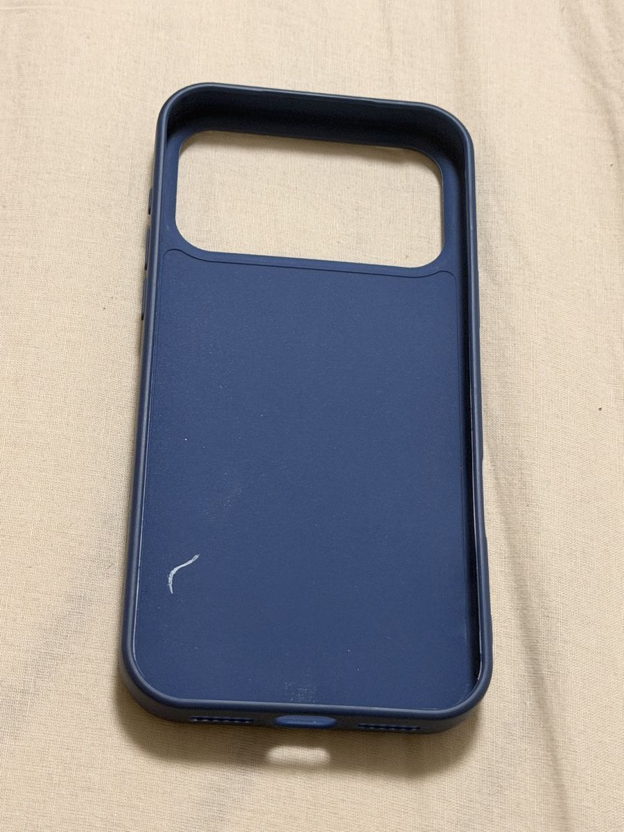 Cover & Protezioni schermo: Coque de protection bleu iPhone 17 pro max – Usato da Grenchen venduto da 24.07LD 1