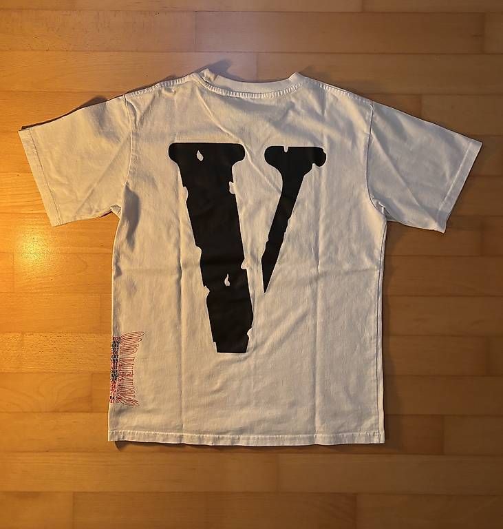 T-shirt: Vlone Tshirt – Usato da Beckenried venduto da ema_t6cf 1