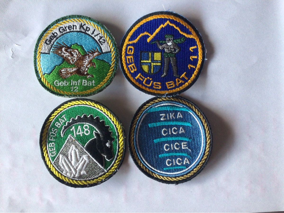 Schweizer Armee Placchette & Badge: BADGES A 95 – Usato da Crête-à-l'oeil venduto da Mga2