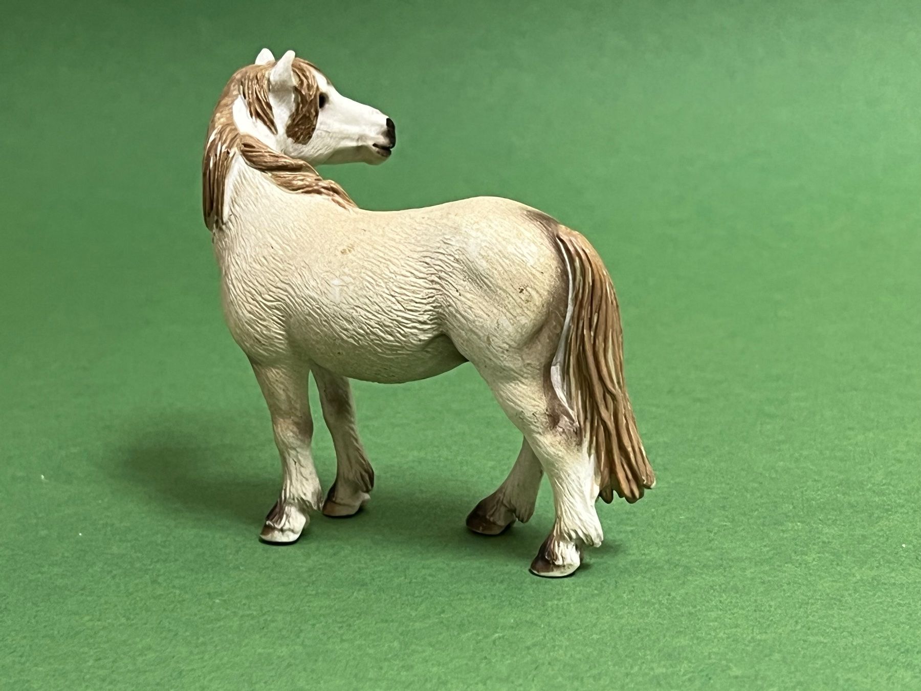 Schleich Statuette: Schleich 13609 Camargue Stute Pferd – Usato da Ennetbaden venduto da mapa05 4