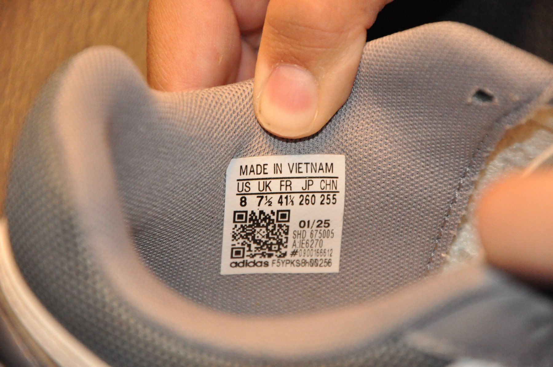 Adidas Scarpe da uomo: Adidas Sneakers Gr. 41 1/3 – Usato da Rain venduto da lucerne 4