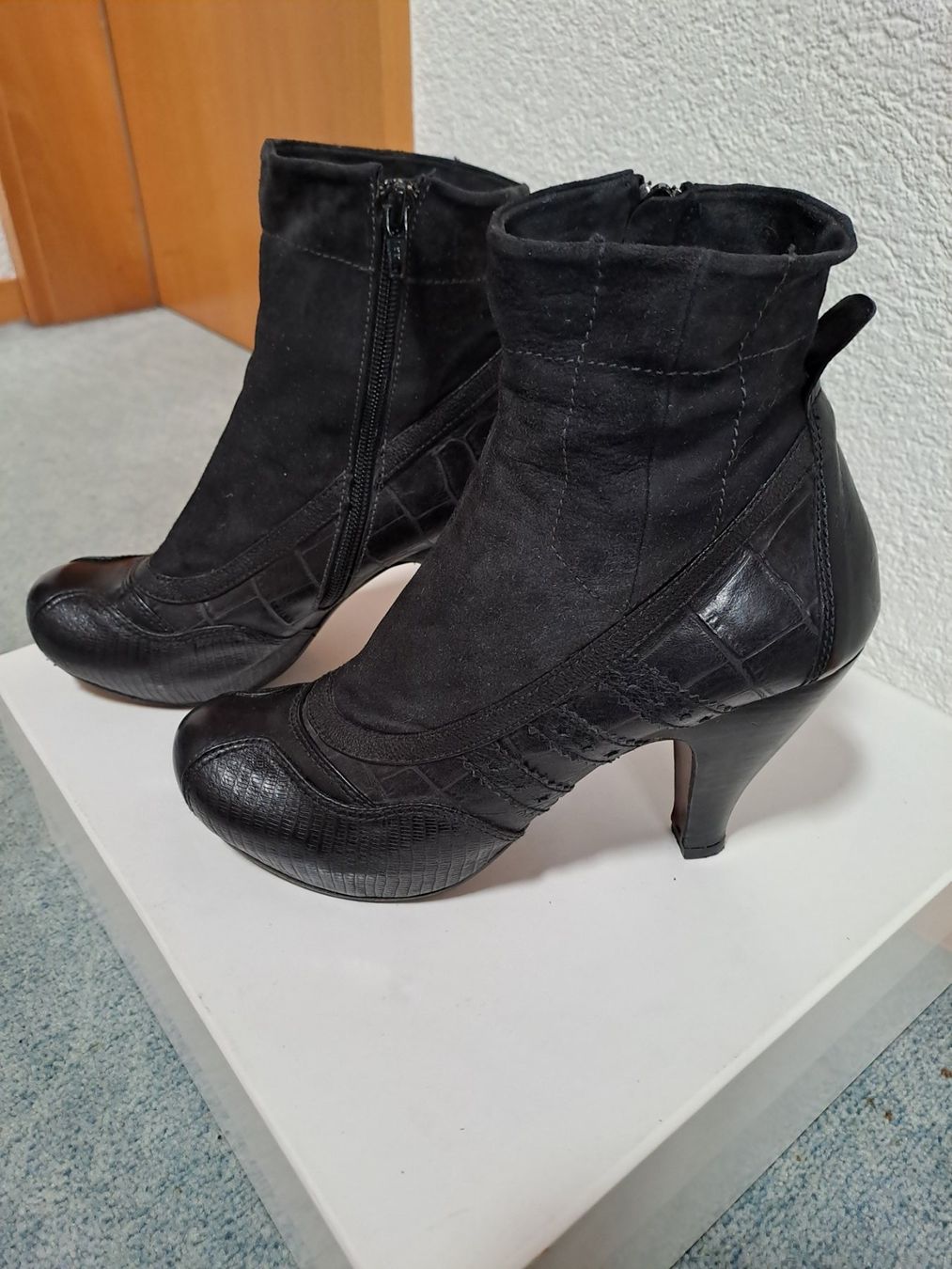 Chie Mihara Chaussures femmes: Hochwertige Stiefelette,Chie Mihara, Gr. 39, NP 369.- – D'occasion à Frauenfeld par Andadaa