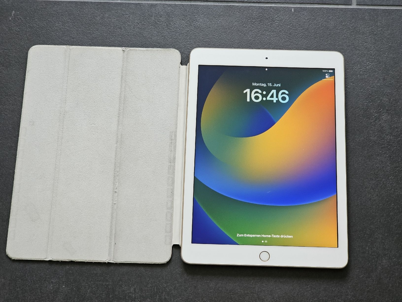Apple Tablet PC: Apple iPad 5. Generation | 9.7" | 32GB | Gold – Gebraucht aus Grosswangen von GeorgeMaharis