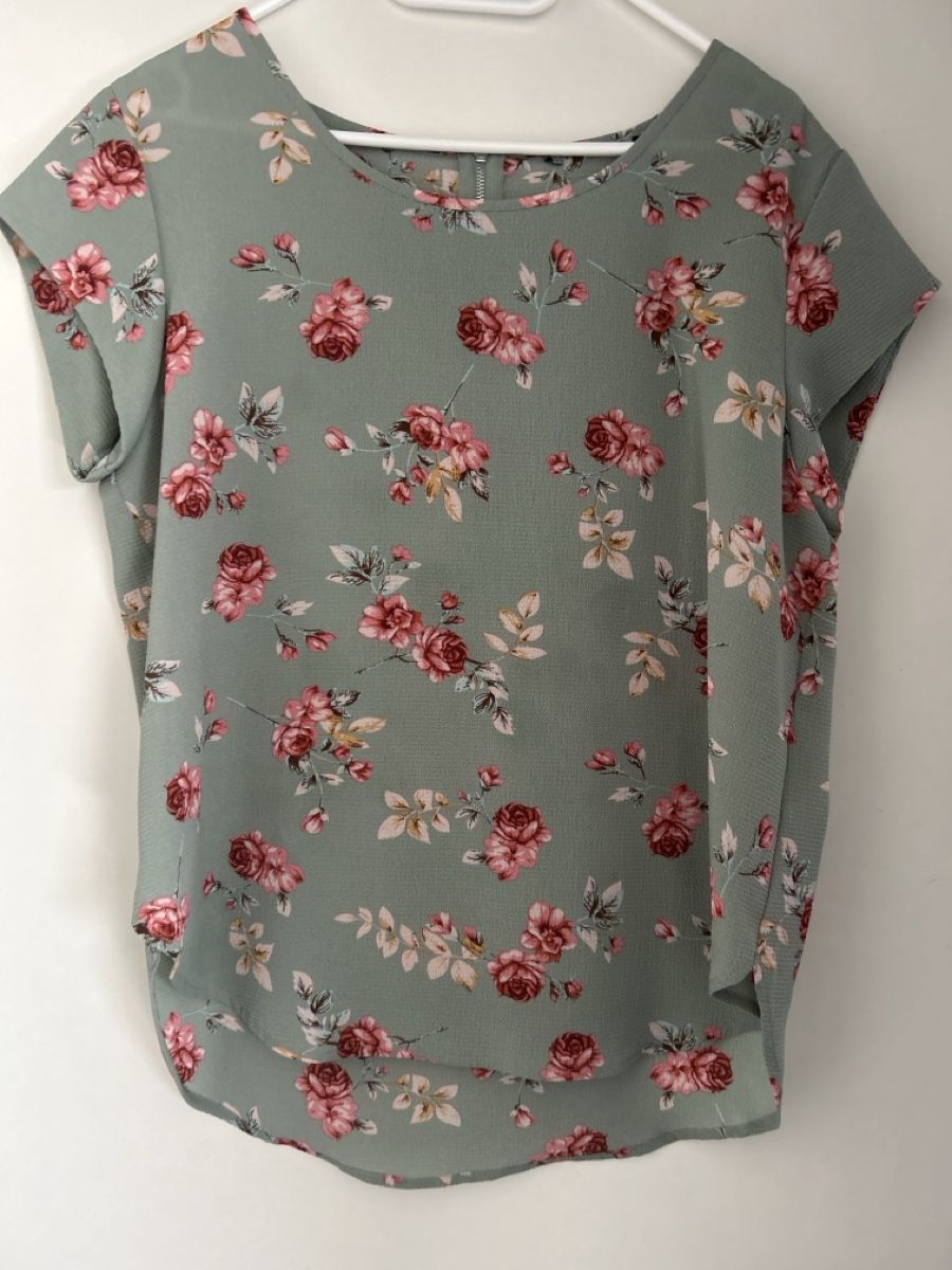Only Blusen: Bluse von Only, Grösse 40, salbei mit Blumen – Neu (gemäss Beschreibung) aus Erlinsbach SO von hallon480