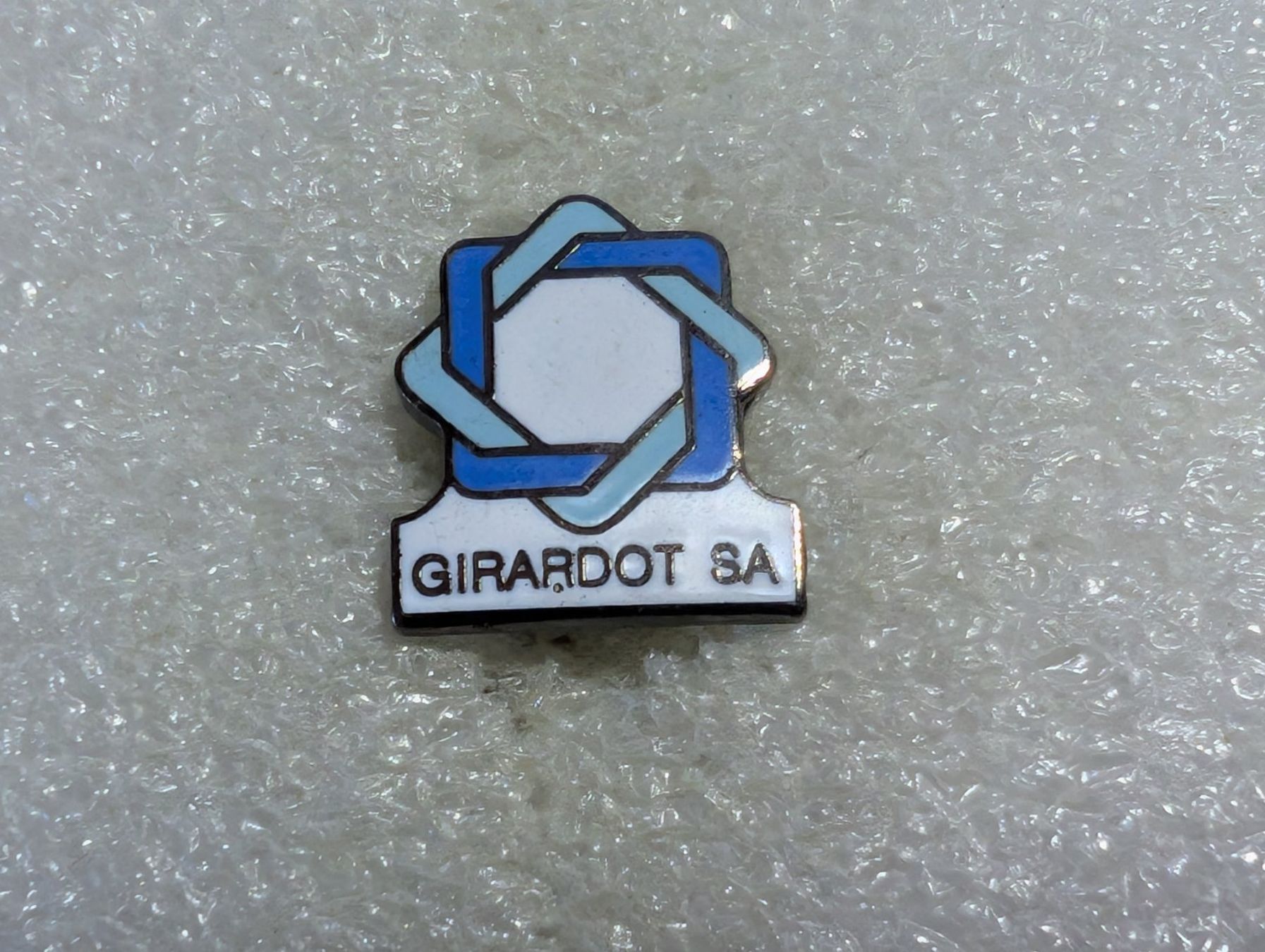Plaquettes & Badges: Ansteckpin 191: Girardot SA – D'occasion à Oppligen par Pin-Fall-Shop