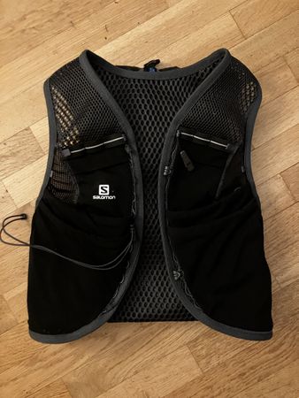 Salomon Active Skin 8W Vest Grösse S inkl. Flasks
