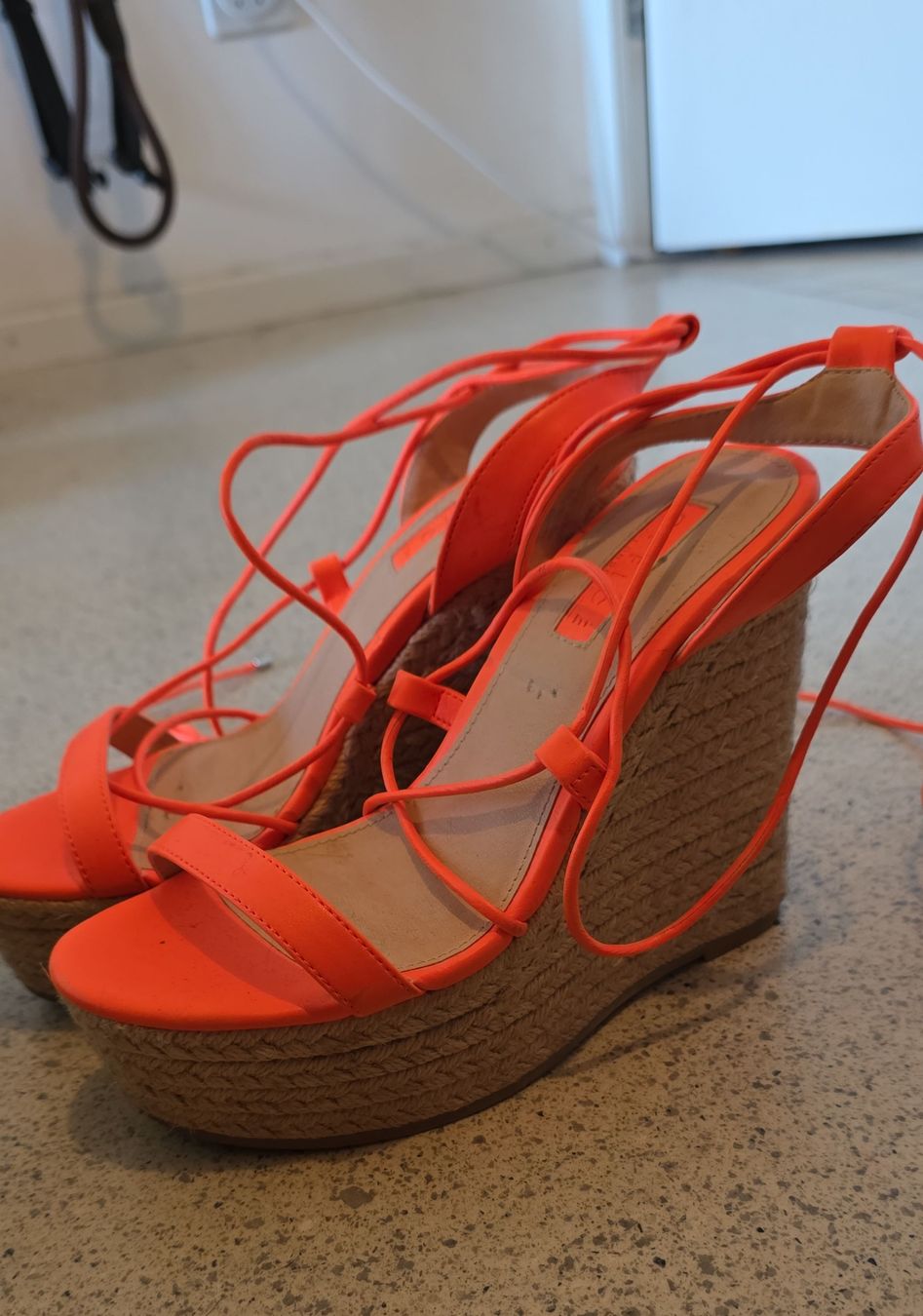 Damenschuhe: Sandales à lacets orange avec semelle compensée – Gebraucht aus Céligny von cor_k6vc 1
