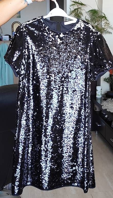 Robes: Robe en sequins  – Neuf avec emballage d'origine à Lausanne par vri_jmb8