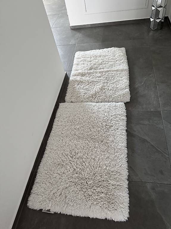 Ikea Tapis: Badematten weiss 60x90cm – D'occasion à Oberbüren par dijbdn