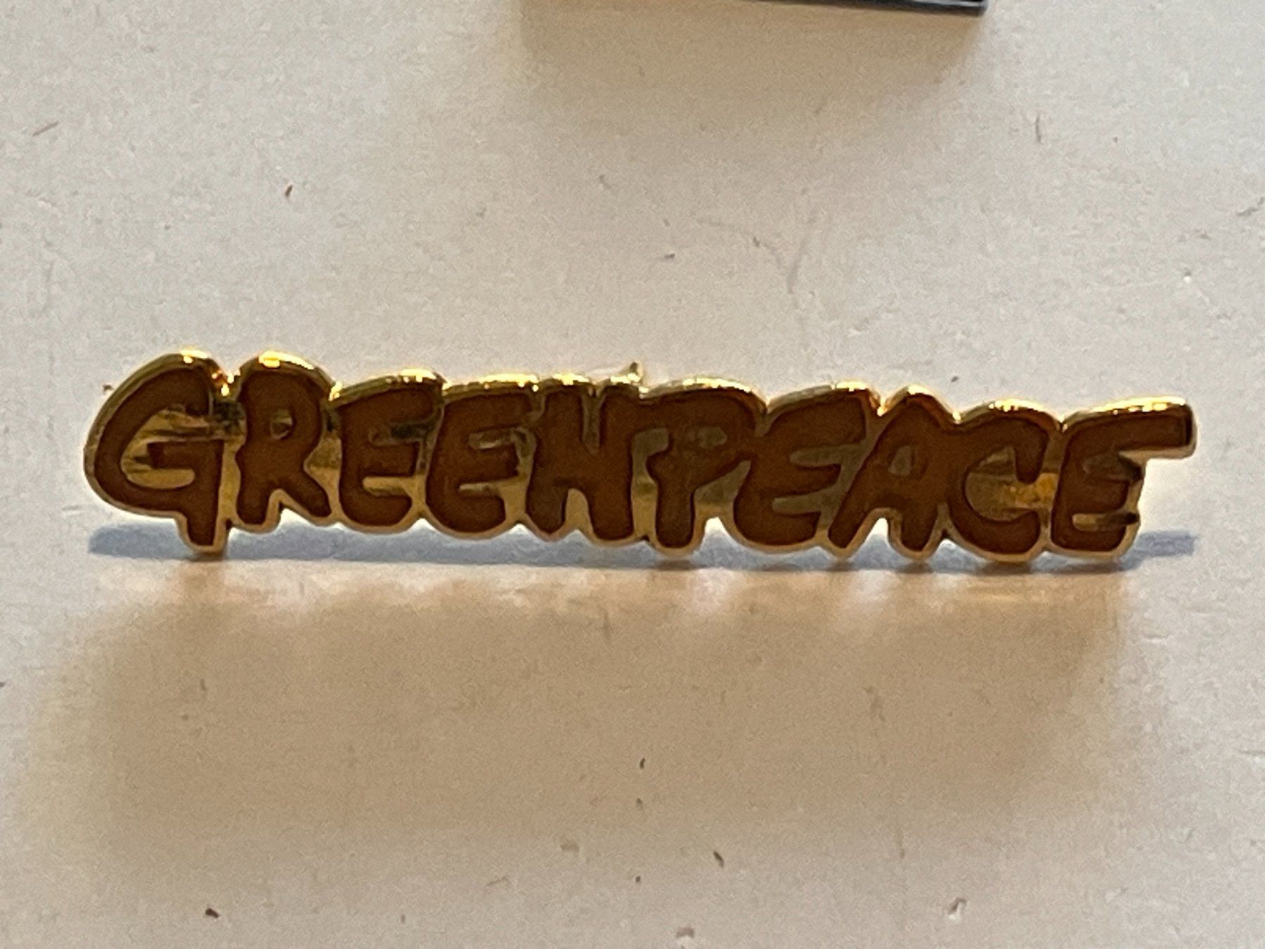 Placchette & Badge: 1 Pin Greenpeace – Usato da Basel venduto da djwwpp