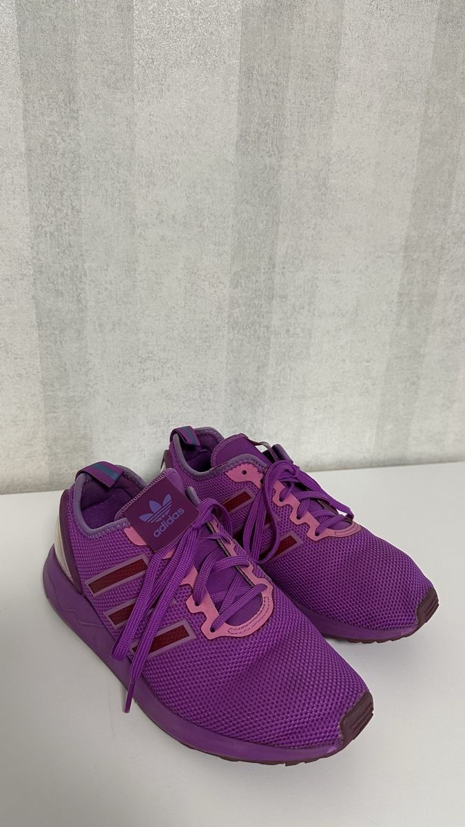 Sticker: Sneakers Adidas – Usato da Viganello venduto da macrilove 4