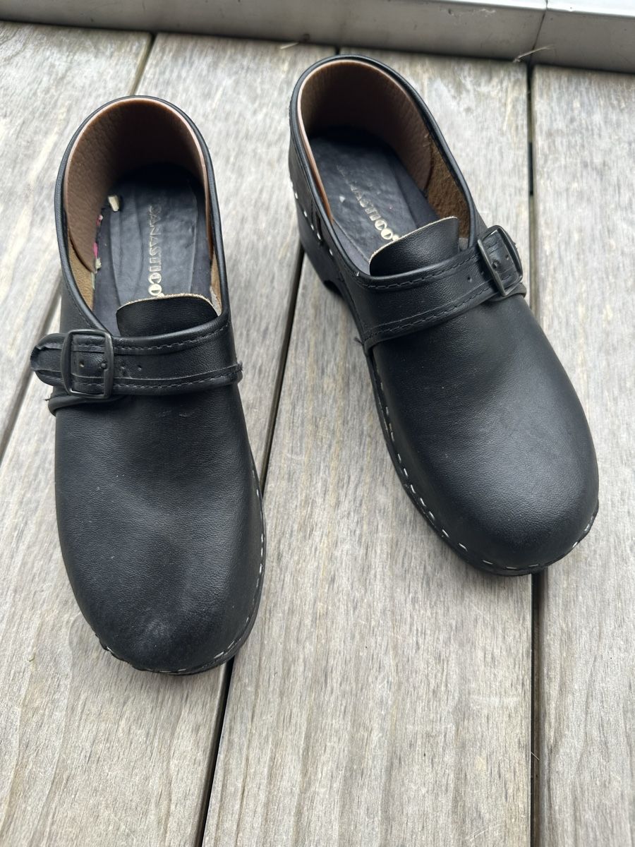 Scarpe da uomo: Clogs Schwarz Leder Grösse 42 gebraucht – Usato da Basel venduto da Faultier 1