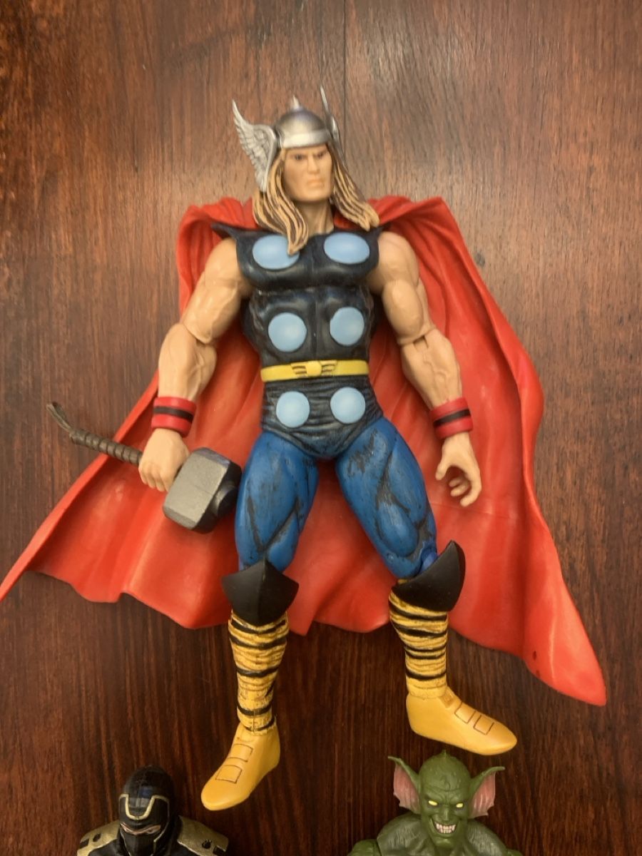 Marvel Statuette: 3 Marvel Actionfiguren / Thor – Usato da Winterthur venduto da Weicol 1