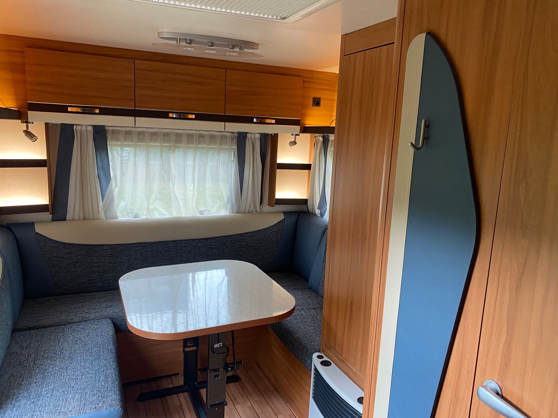 Weinsberg Camping Fahrzeuge: Zu vermieten - Top ausgestatter Wohnwagen – Gebraucht aus Buochs von Cessna402 3