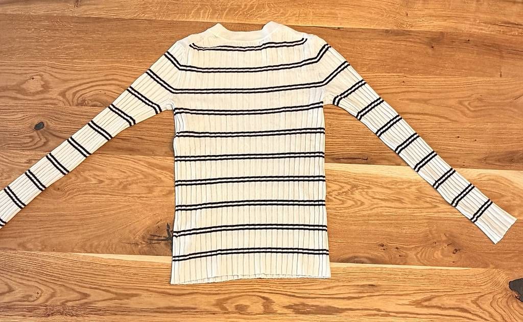 Pullover & Sweatshirts: H&M gestreifter Ripp-Pullover  XS – Gebraucht aus Zizers von giu_rr68 1