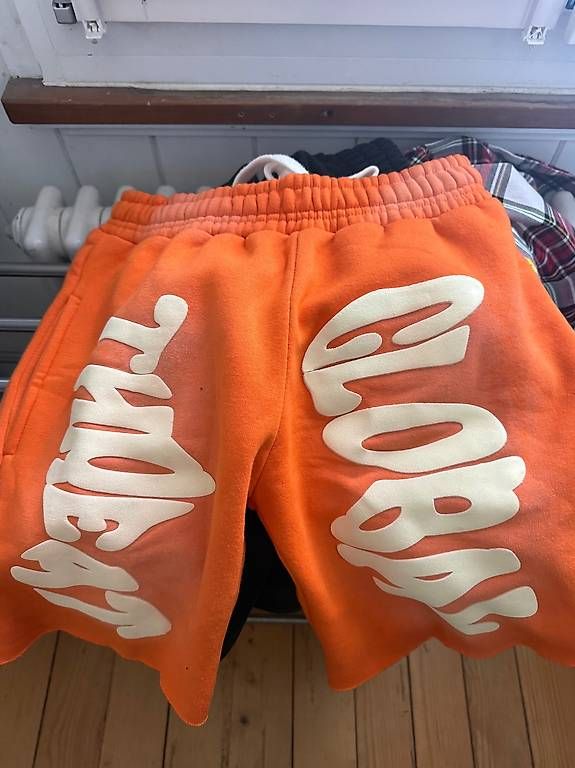 Pantalons: Shorts hellstar – D'occasion à Safnern par Avalona_07