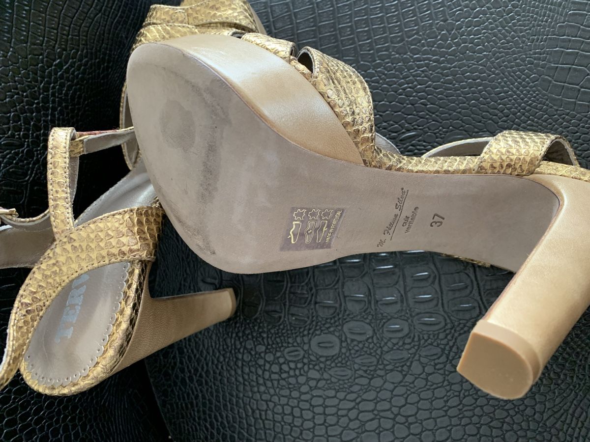 Scarpe da donna: Sandalen goldig mit Absatz – Usato da Affoltern am Albis venduto da Monica32 2