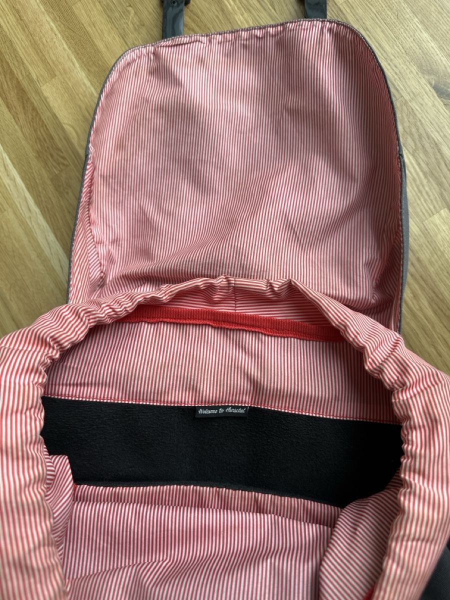 Herschel Zaini: Herschel Rucksack grau mit Laptopfach – Usato da Dübendorf venduto da nin_pw2s 4