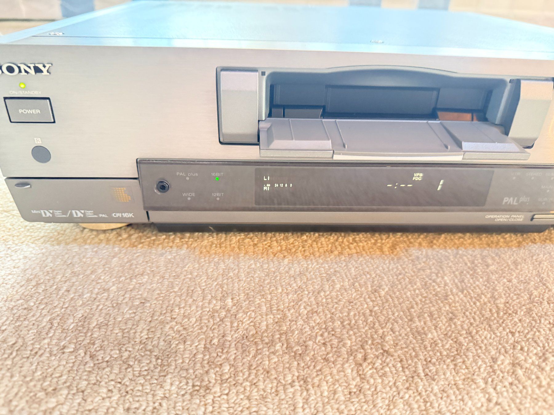 Sony Registratori: Sony DHR-1000VC Digital Video Player / Recorder DV Mini DV – Difettoso da Hilterfingen venduto da Tomz 1