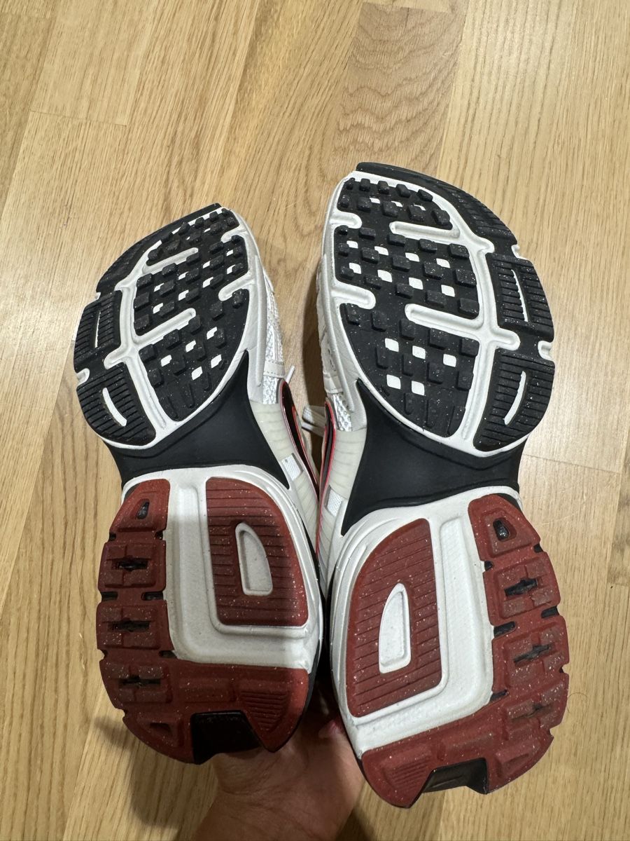 Nike Damenschuhe: Nike V2K Run Sneaker – Gebraucht aus Zürich von viv_q97j 3