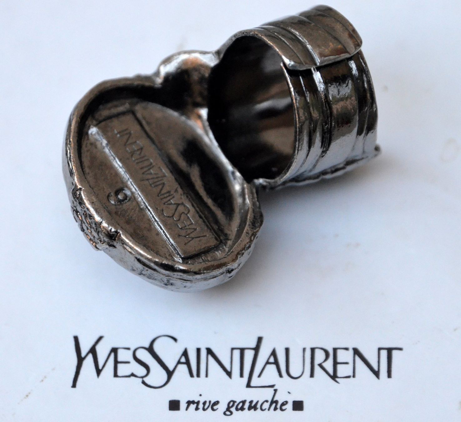 Saint Laurent Anelli: Yves Saint Laurent Arty Ovale Ring bague 6 – Usato da Collonges venduto da Auganien 4