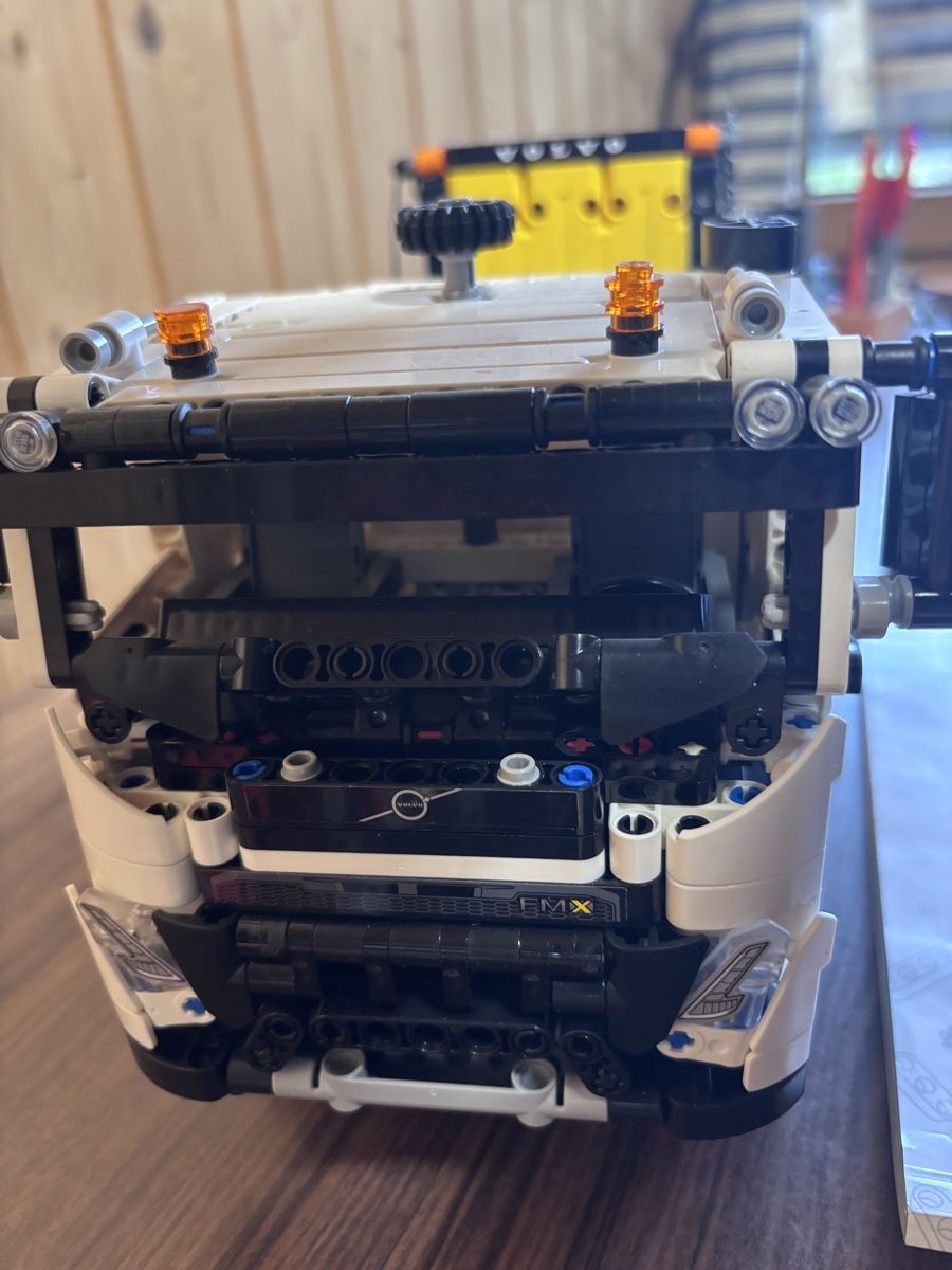 Lego Kit di costruzioni: LEGO Technic 42175 Lastwagen mit Bagger – Usato da Gerlafingen venduto da Marcryter 7