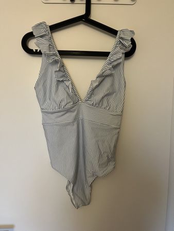 H&M gestreifter Badeanzug Gr. 42 Rüschen Top Zustand!