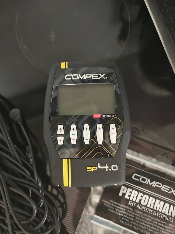 Compex Dispositivi per massaggi: Compex SP 4.0 EMS Muskelstimulationsgerät – Usato da Solothurn venduto da Qlex