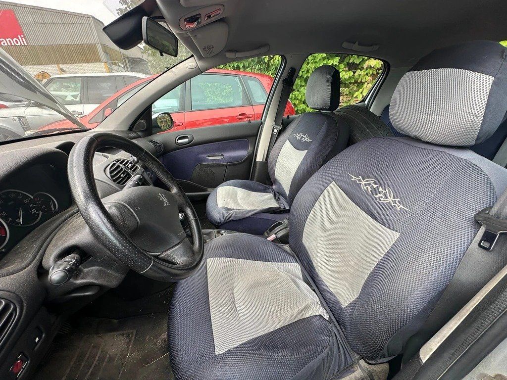 Peugeot Autos: PEUGEOT 206 1.6 16V Black&Silver – D'occasion à Oftringen par alourag 6