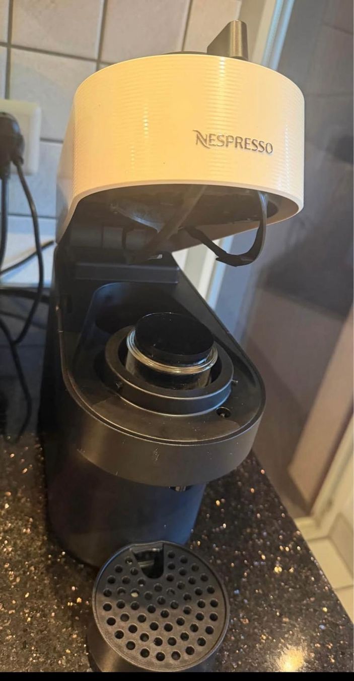Nespresso Macchine per caffè & Macchine per espresso: Nesspreso Maschine Vertuto – Usato da Leibstadt venduto da RidaRilind92 1