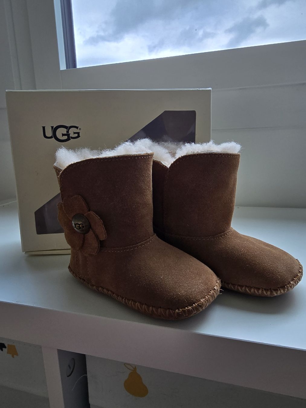 Ugg Schuhe für Mädchen: UGG Stiefel Kinder braun – Neu (gemäss Beschreibung) aus Gommiswald von foundandreloved