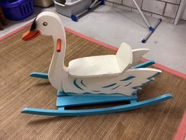 Schaukelpferd Schwan aus Holz gebraucht guter Zustand