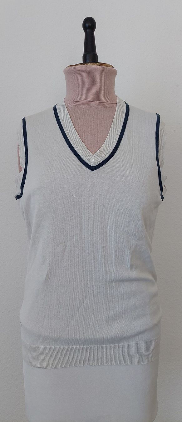 Gilet & Giacche senza maniche: Sportlicher Pullunder, Weiss mit marineblauem V-Ausschnitt – Usato da Gwatt (Thun) venduto da Letzte-Chance