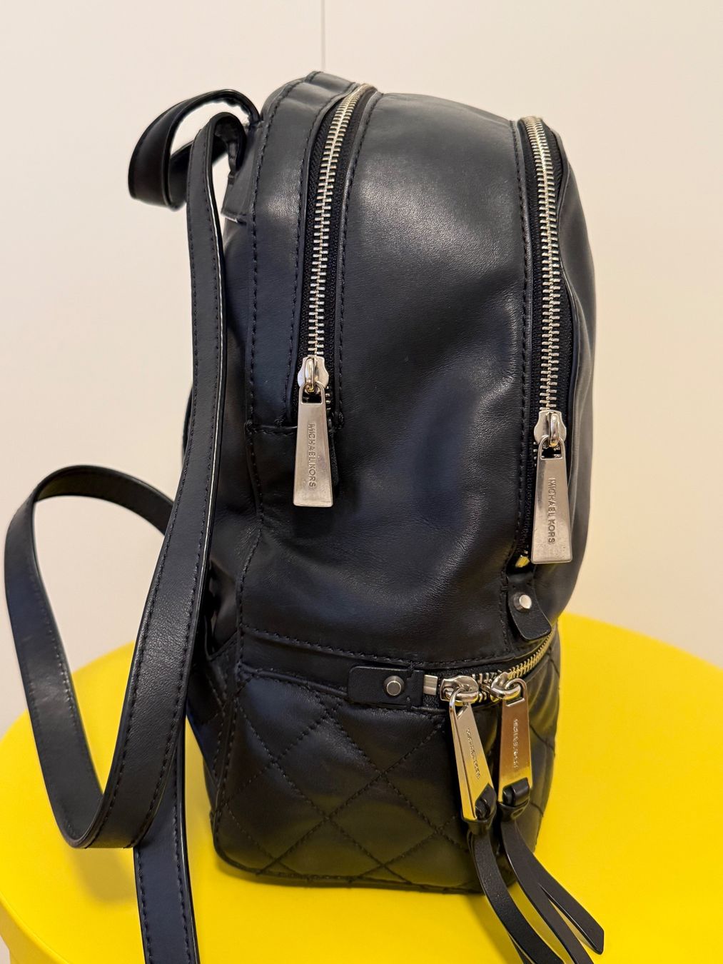 Michael Kors Zaini: Michael Kors Damenrucksack (Echtleder) – Usato da Schaffhausen venduto da ModestyB 1