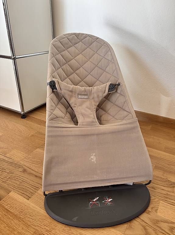 Babybjörn Wippen & Schaukeln: BabyBjörn Wippe beige mit Flecken – Gebraucht aus Kilchberg ZH von KB_2025
