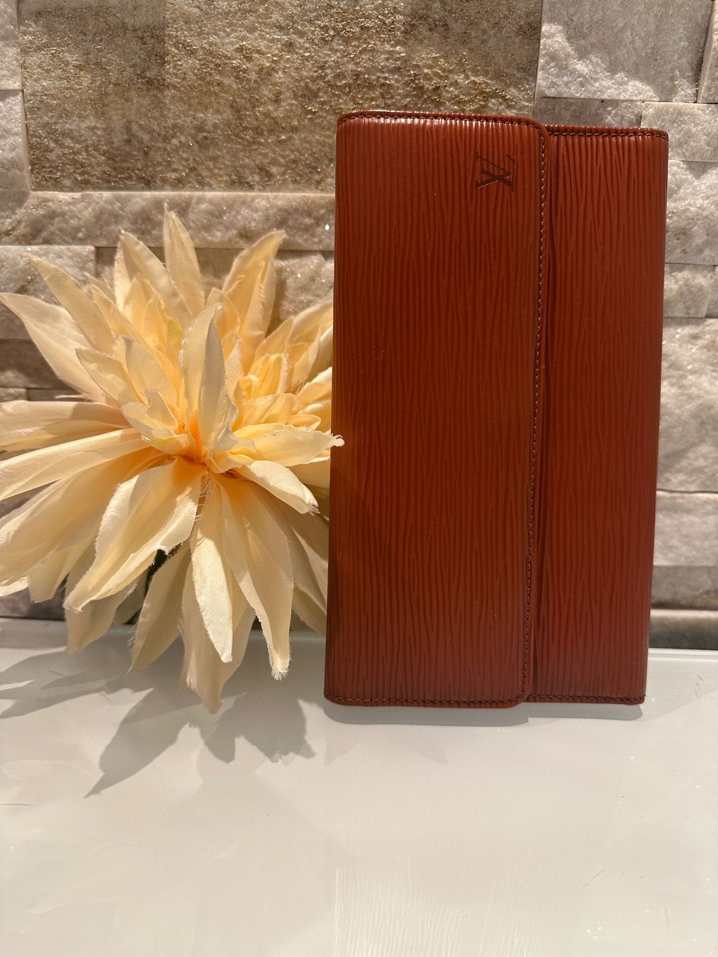 Louis Vuitton Portamonete: Louis Vuitton Long Wallet Epi - Nr. 893 – Usato da Hittnau venduto da LuxAndMore 2