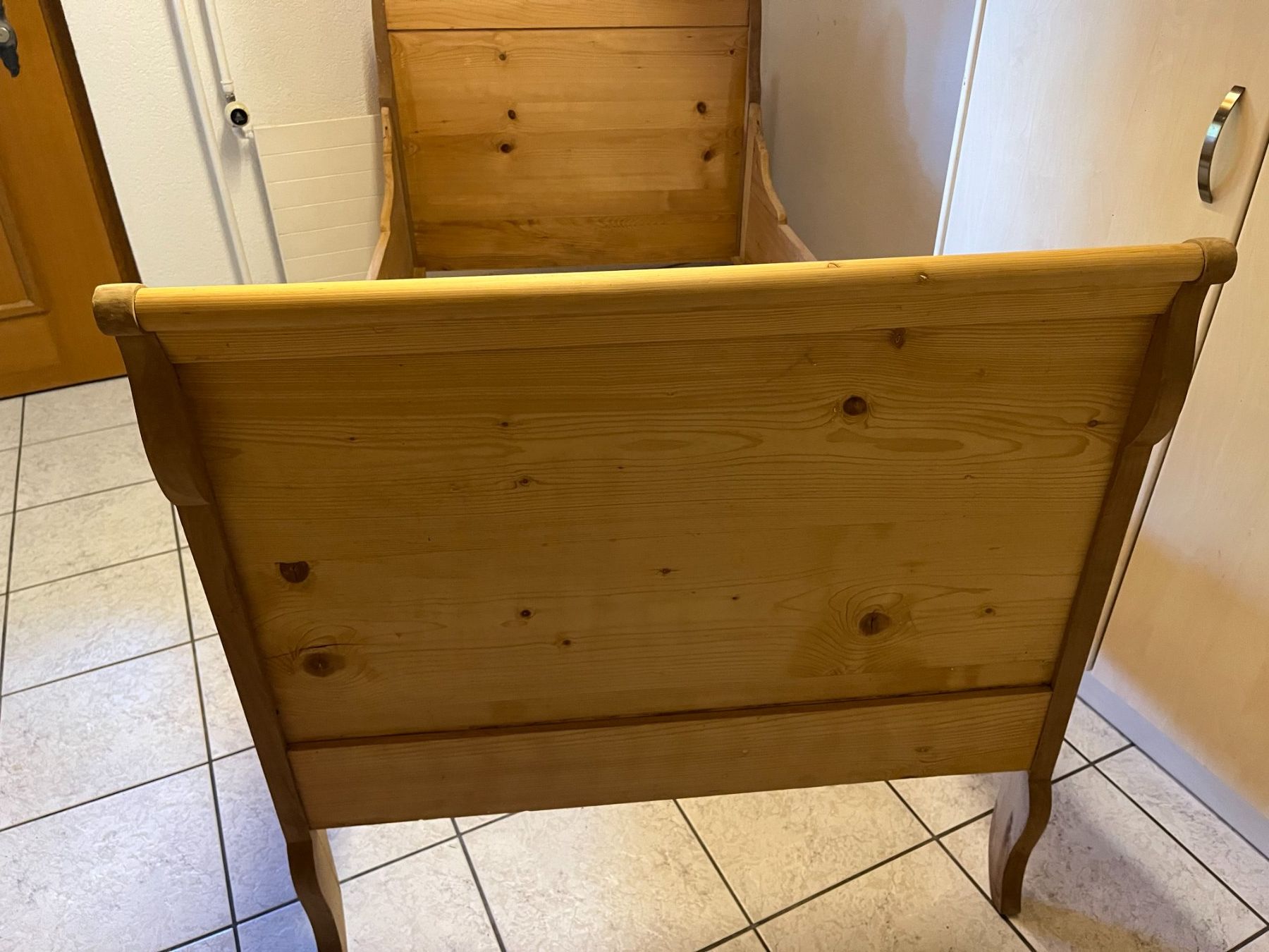 Letti: Massivholz-Bett, – Usato da Montlingen venduto da Giardini13 2